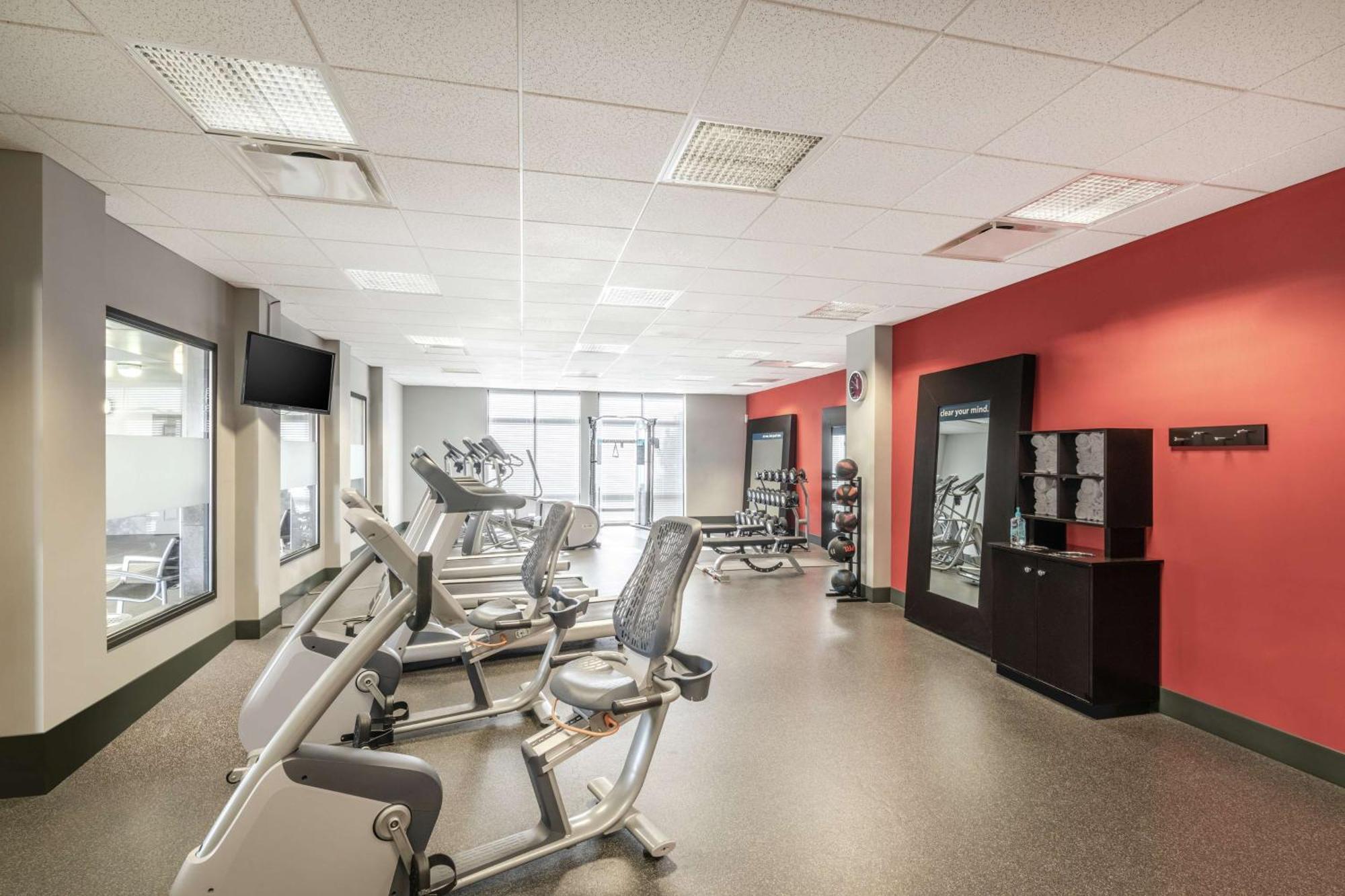 Hampton Inn And Suites Roanoke Airport/Valley View Mall Zewnętrze zdjęcie