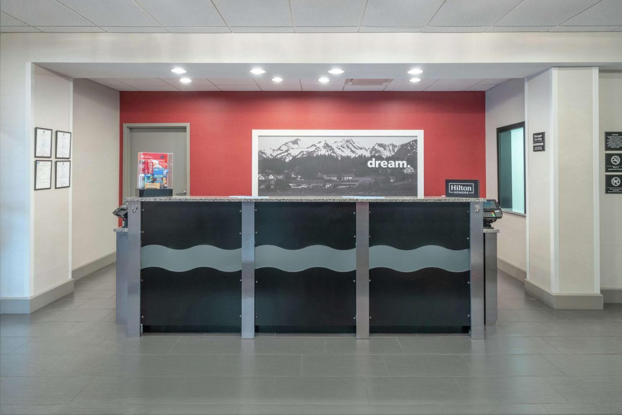 Hampton Inn And Suites Roanoke Airport/Valley View Mall Zewnętrze zdjęcie
