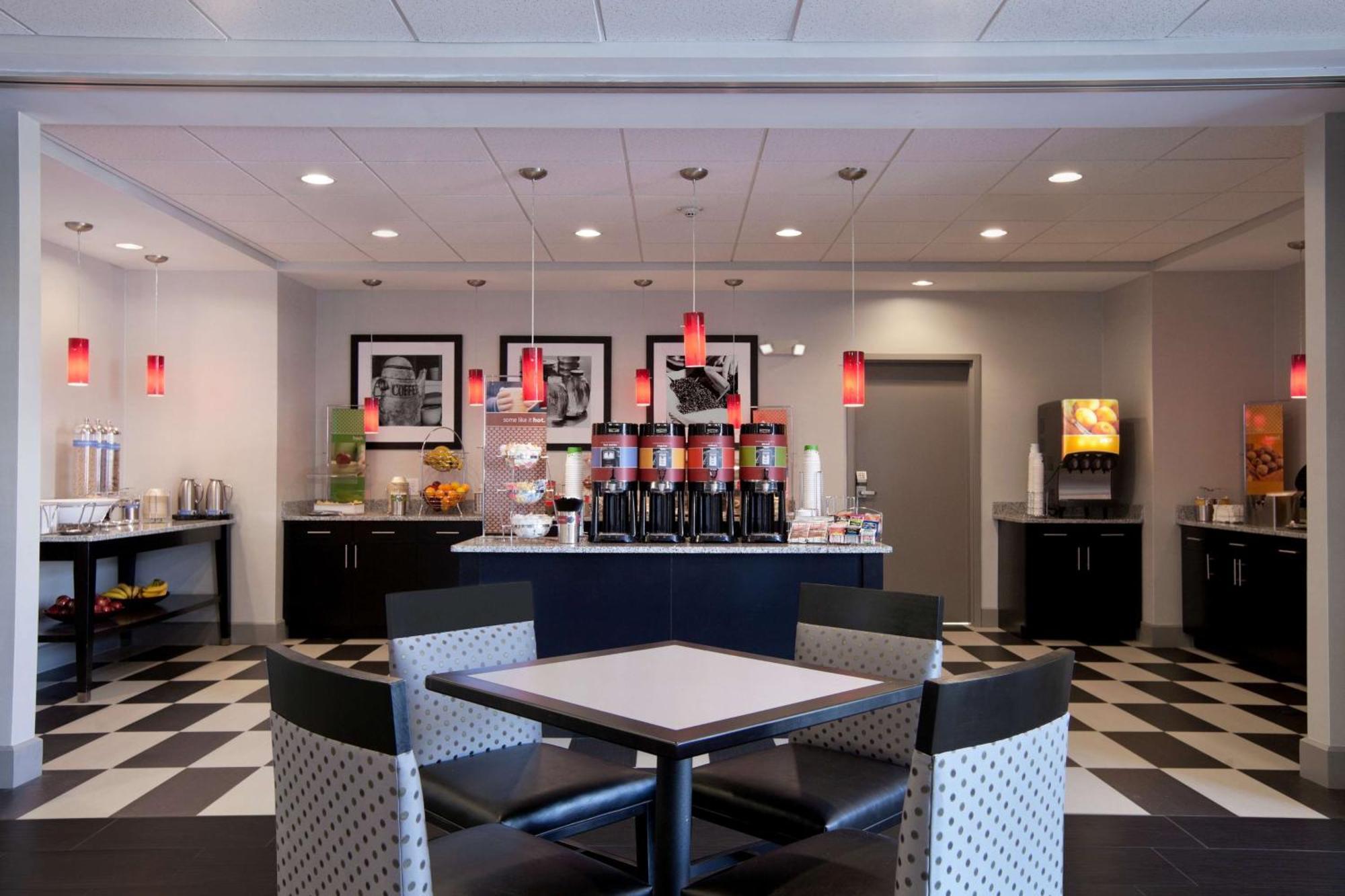 Hampton Inn And Suites Roanoke Airport/Valley View Mall Zewnętrze zdjęcie